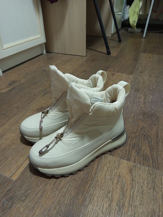 Зимние ботинки женские