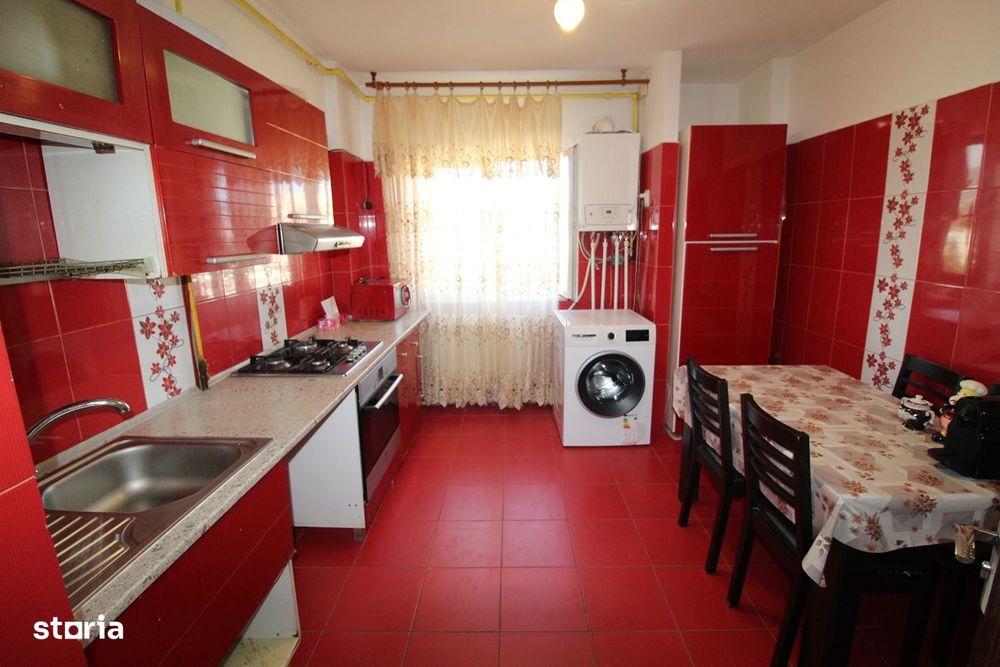Vând apartament 2 camere în Hunedoara,  Micro1-Hotel Rusca, 51mp...