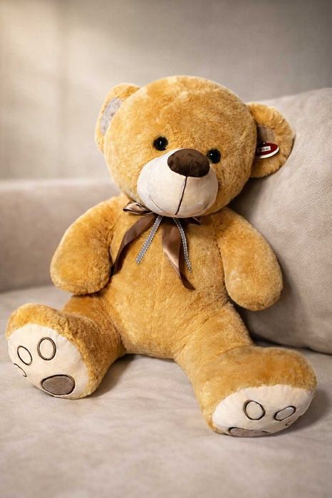 Продавам голям плюшен мечок в отлично състояние – чисто нов, не е използван.