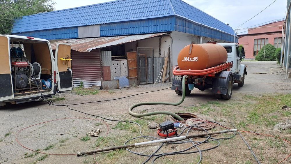 Прочистка канализации. Чистка труб. Промывка канализации. Сантехник ...