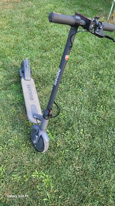 Trotinetă Ducati EVO aproape nouă – 30 km/h, super preț!