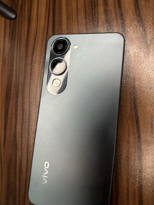 Продам телефон VIVO Y04 срочно
