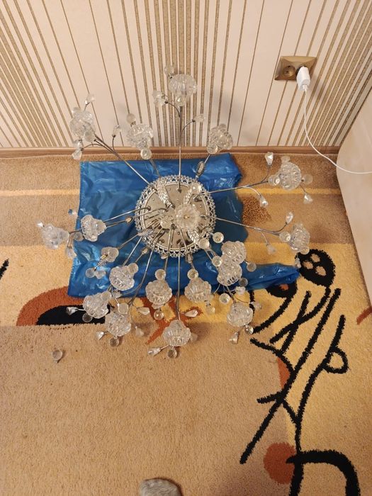 люста  бывшая  в употребление