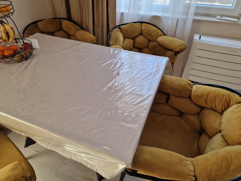 Трапезни столове горчица с черни метални крачета