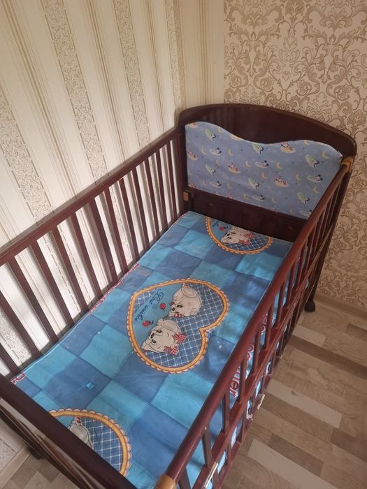 Детская кроватка с люлькой