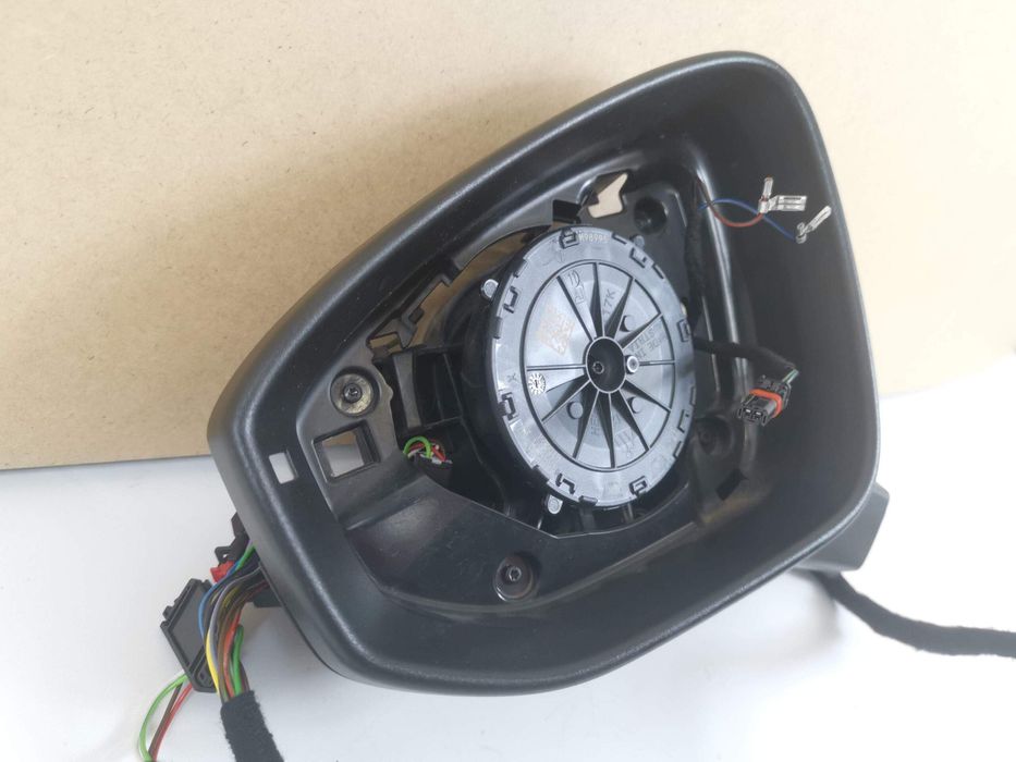 Скода Суперб / Skoda Superb B9 Ляво огледало Skoda Superb B9 Оригиналн