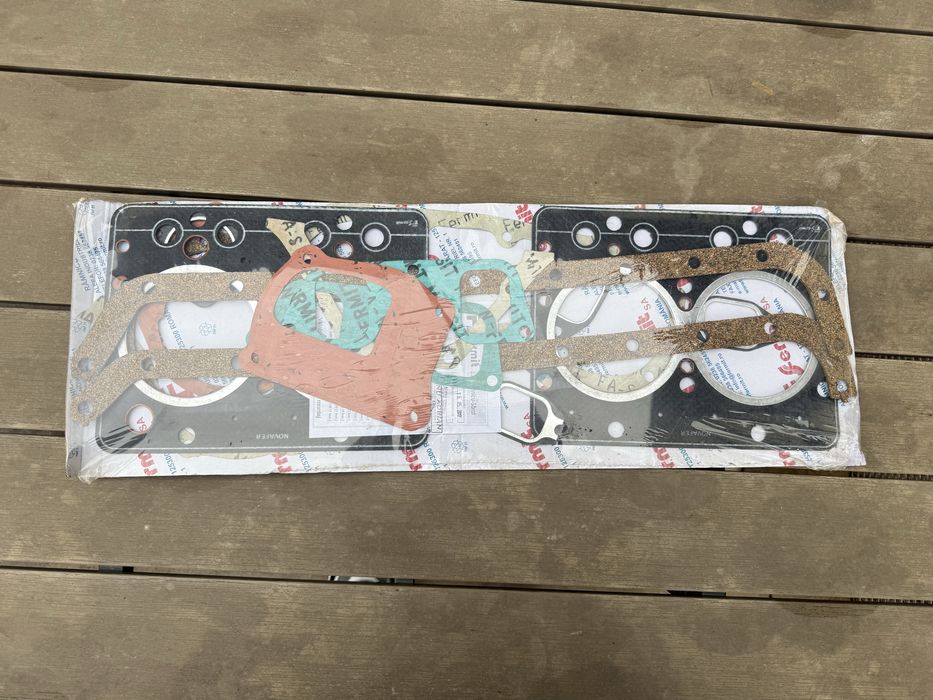 Set garnituri motor Aro Brasov d121 d127 originale Fermit kit complet