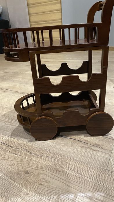 Поставка за бутилки и чаши