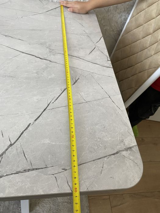 продам стол+стулья для кухни