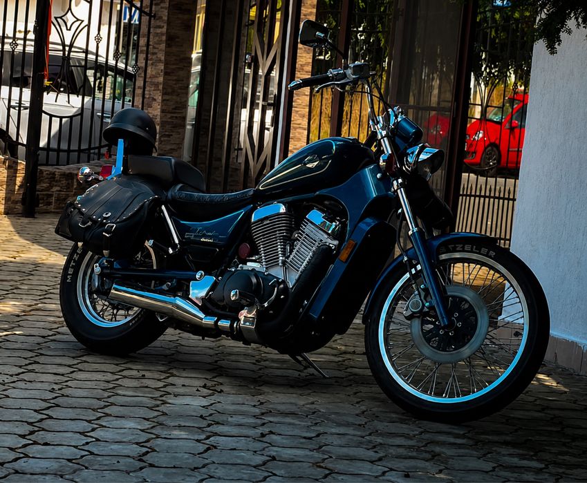 Suzuki Intruder VS800