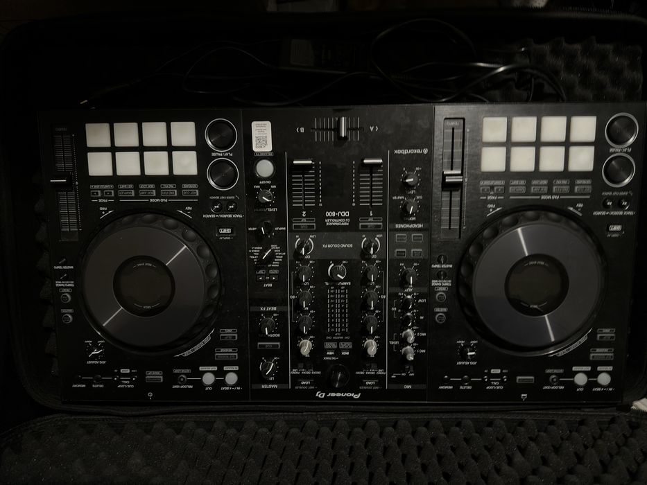 Pioneer DDJ-800 DJ Controller + UDG калъф | Оставаща Гаранция