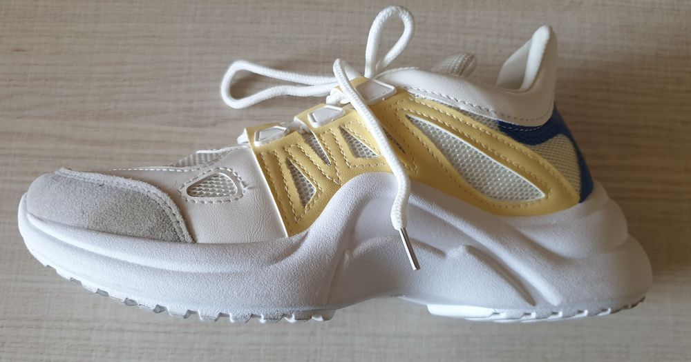 Кроссовки новые, кожаные, р. 37- 37,5