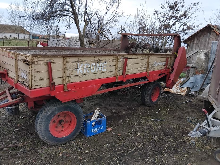 Remorca de împrăștiat gunoiul ,Krone