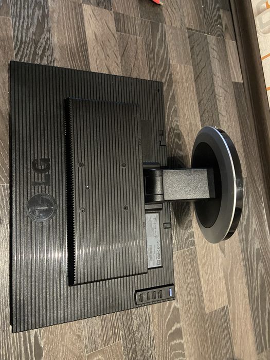 Монитор LG в нормальном состояние