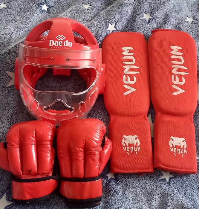 Шлем, перчатки, кимоно