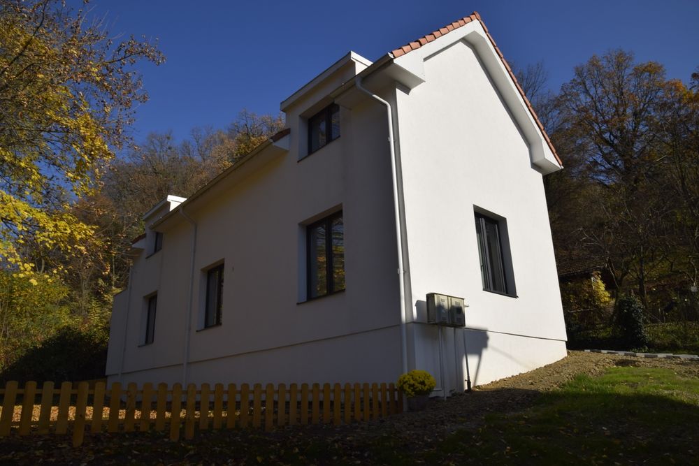 Închiriez casa in parcul Regina Maria 2 niveluri separate.duplex