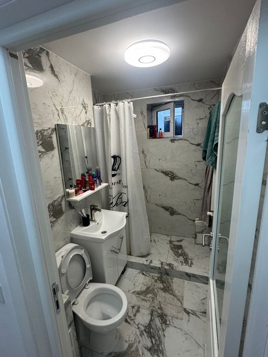 Inchiriez apartament