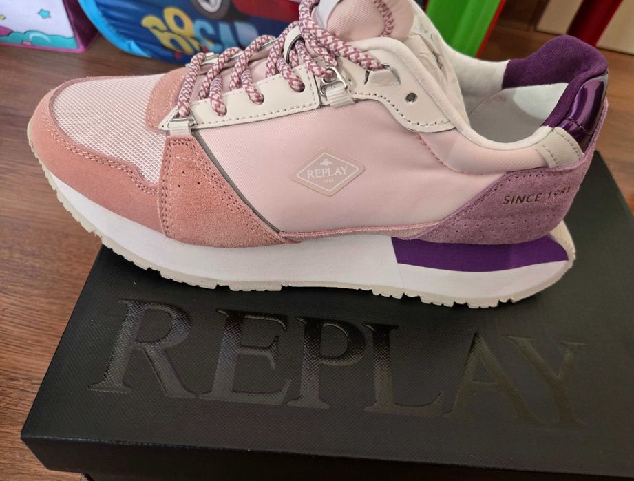 Нови дамски маратонки Replay