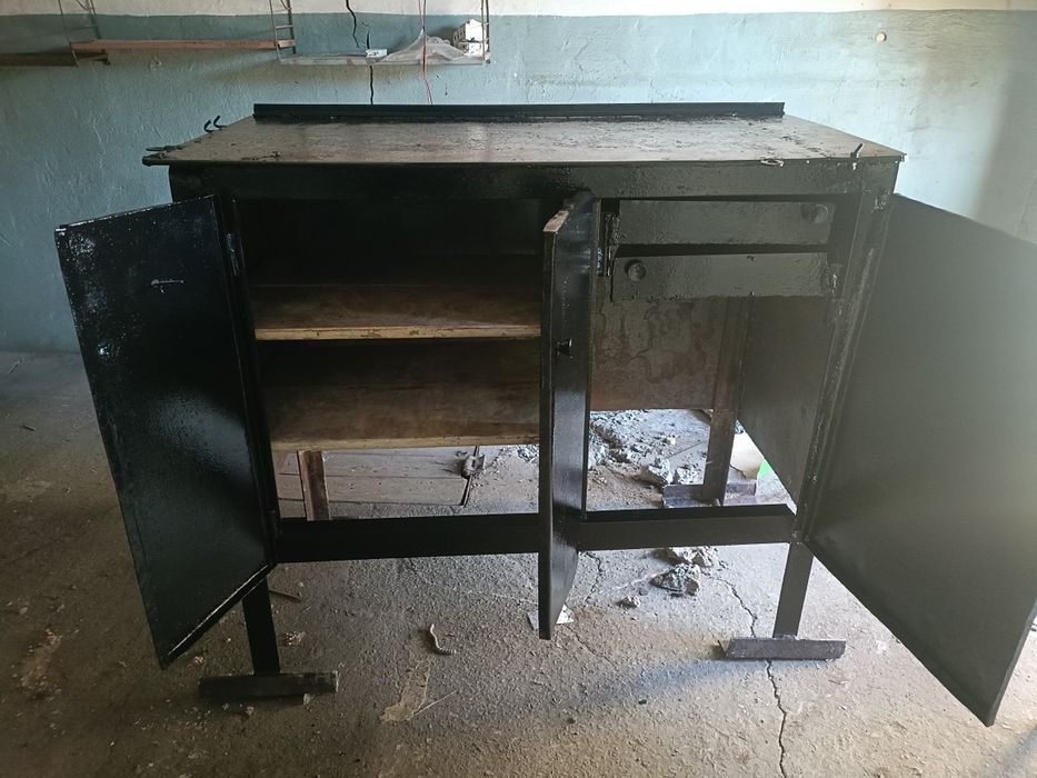 Продам стол слесарный
