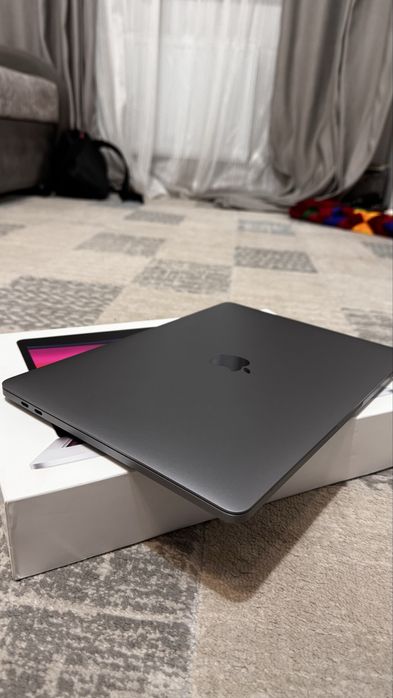 Macbook pro 2020, 256 Гб