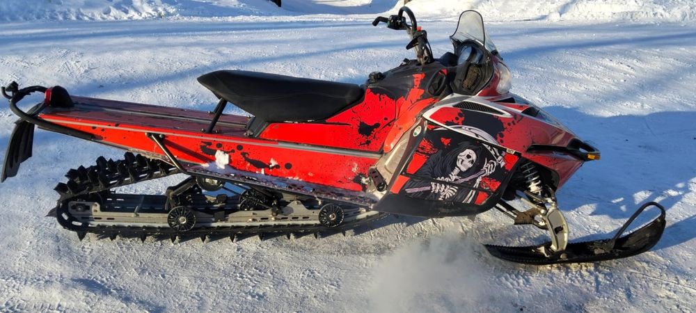 Продам снегоход Полярис