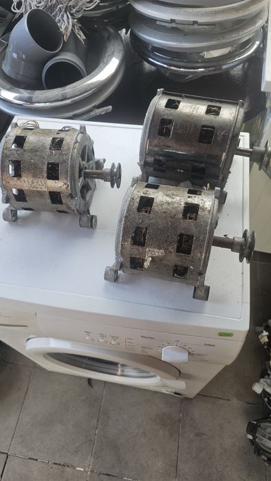 Vând motor electric