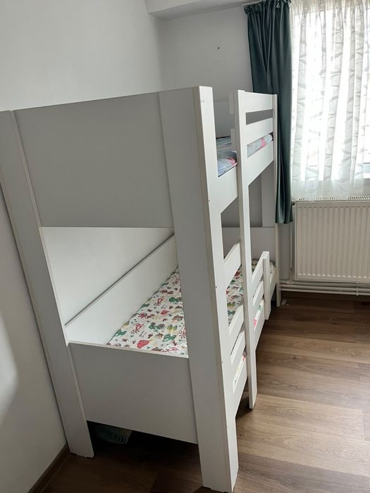 Pat supraetajat foarte rezistent din PAL + saltele 170 x 70 cm incluse