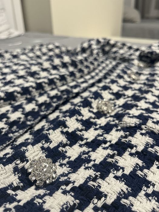 Късо сако Zara.