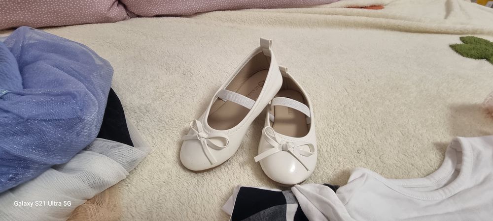 Lot rochite si balerini