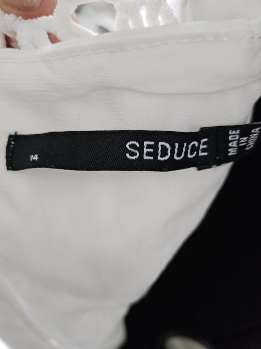 Нова рокля в бяло, без забележки, размер 14