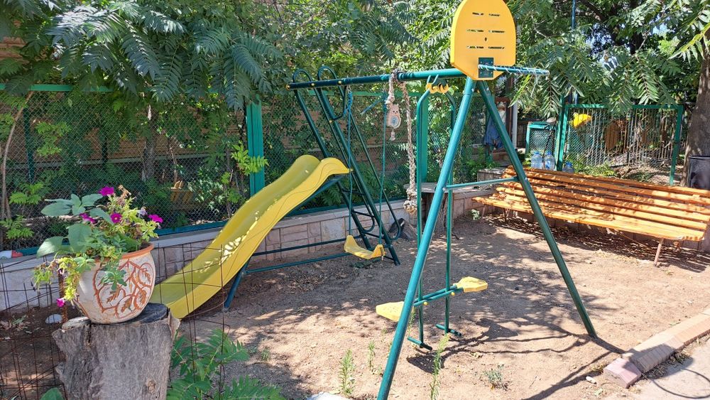 Продаётся детский игральный комплекс.