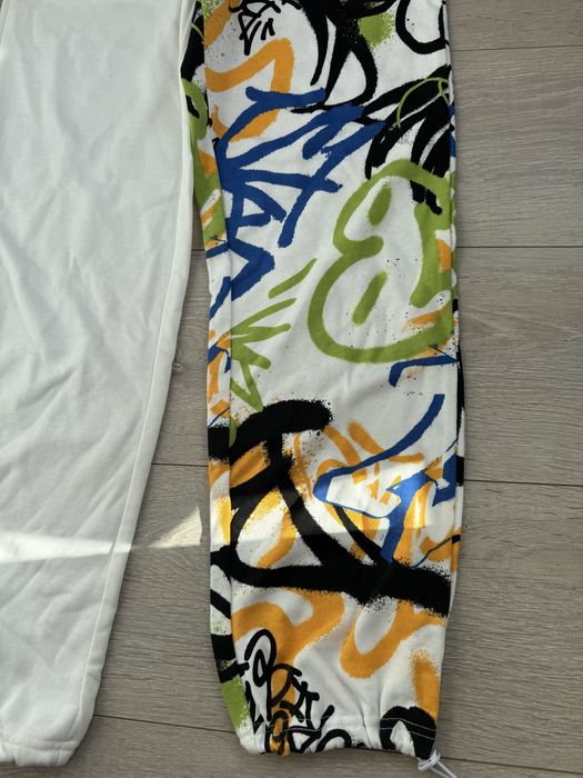 Pantaloni albi cu grafitti, Cropp