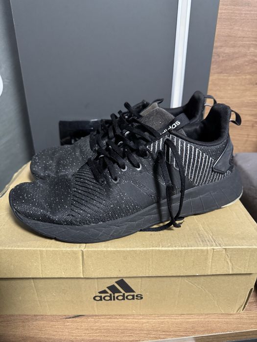 Adidas Yeezy и adidas QUESTAR