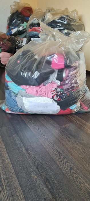 Много запазени дрехи за деца