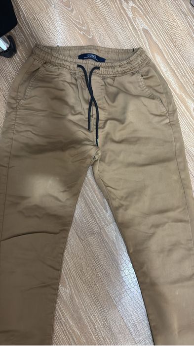 продается много мужской одежды