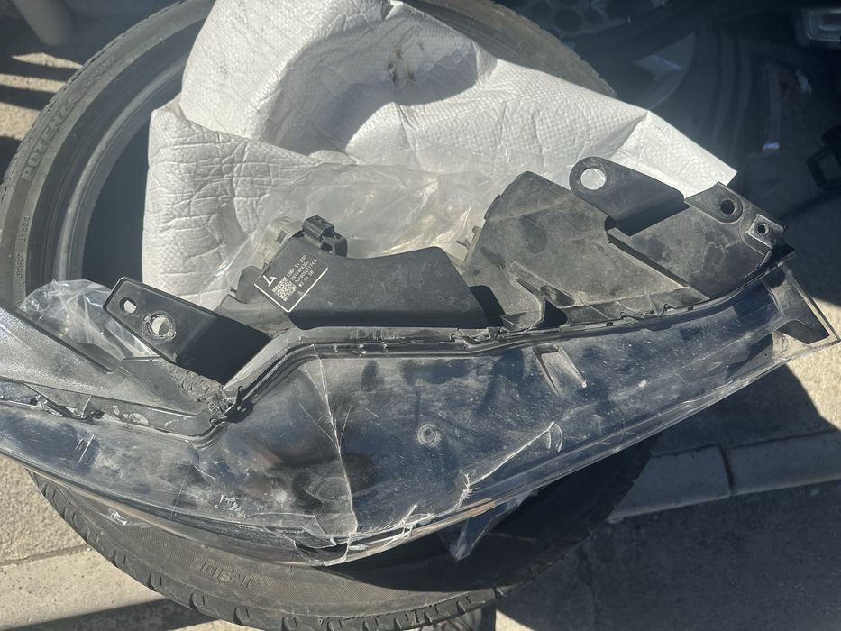 Mazda Cx5 Full Led Оригинален десен фар с пукнато стъкло