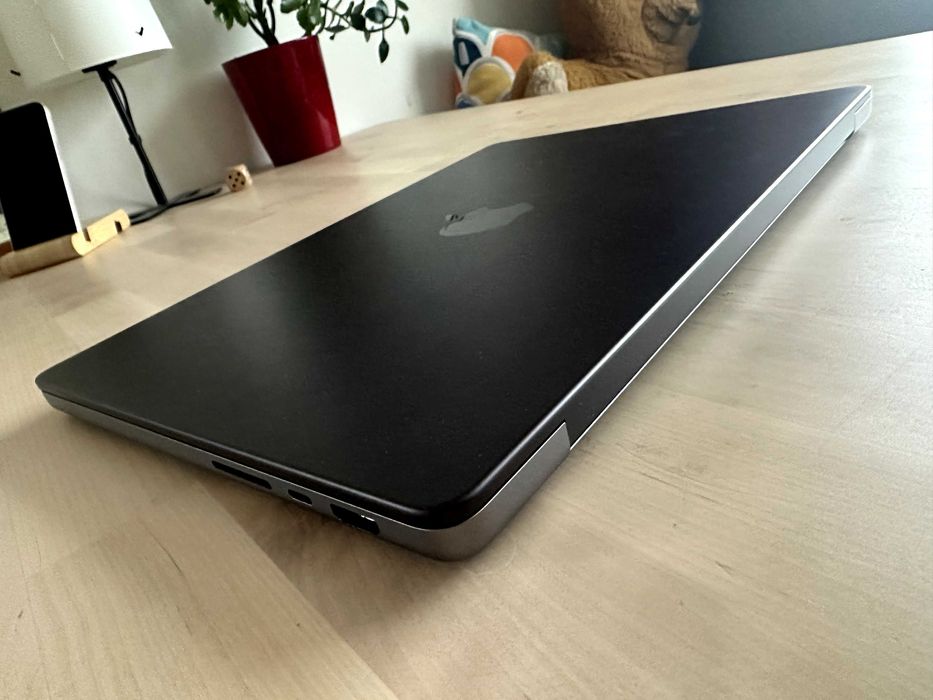 Apple Macbook Pro A2442 М1 MAX 32GB 32GPU 14 инча 2021 г