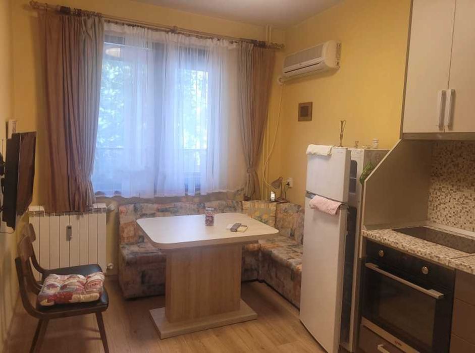 Дава се под наем Тристаен апартамент в София, Център - 75 кв.м за 714 € - Снимка #1