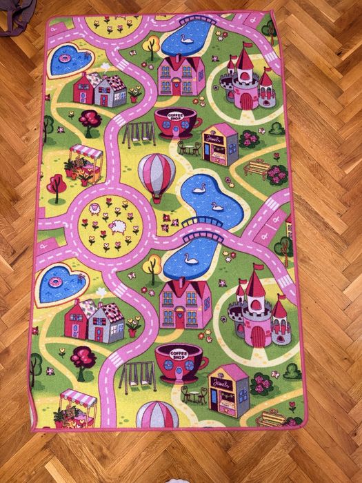 Килим за детска стая на момиче