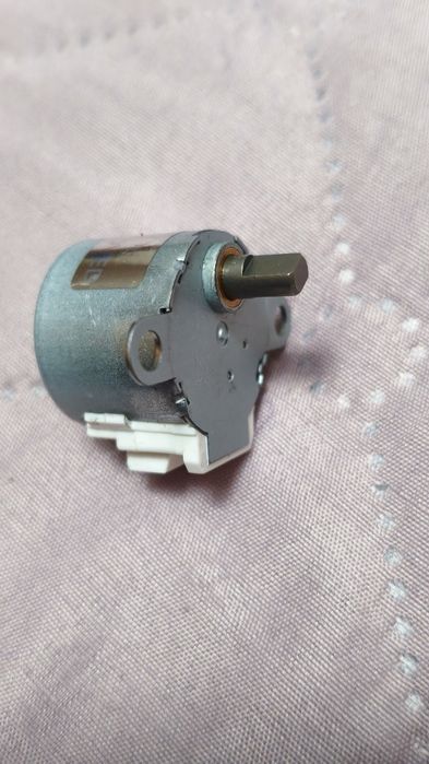 Моторче за клапи на климатици