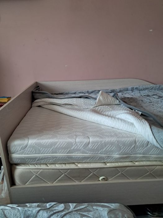 Pat de o  persoana cu saltea suplimentara