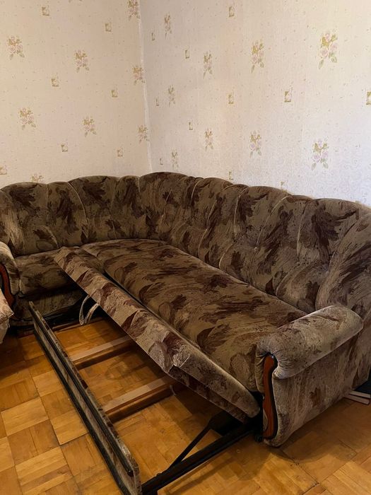Продам угловой диван с креслом