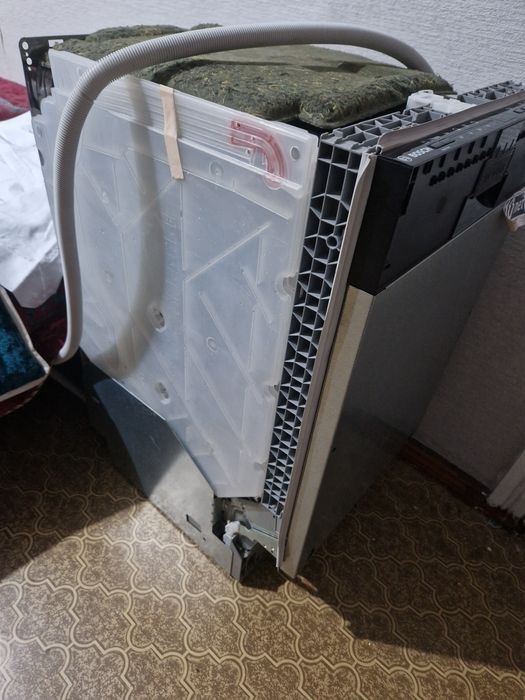 Посудомоечную машину BOSCH