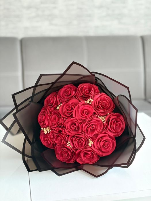 Букет от САТЕНЕНИ рози