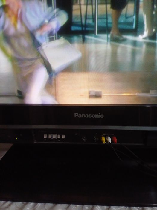 Продам большой телевизор Panasonic viera