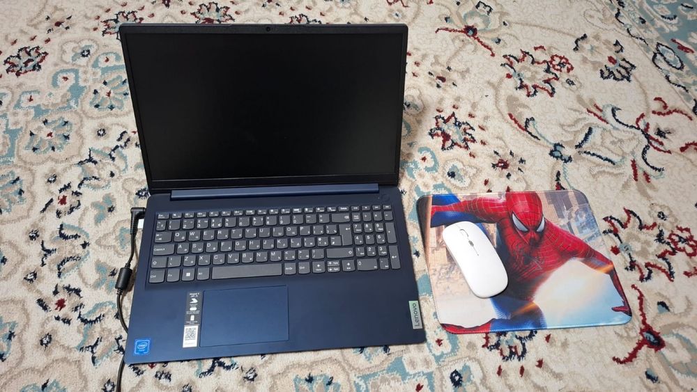 Ноутбук Lenovo четкий