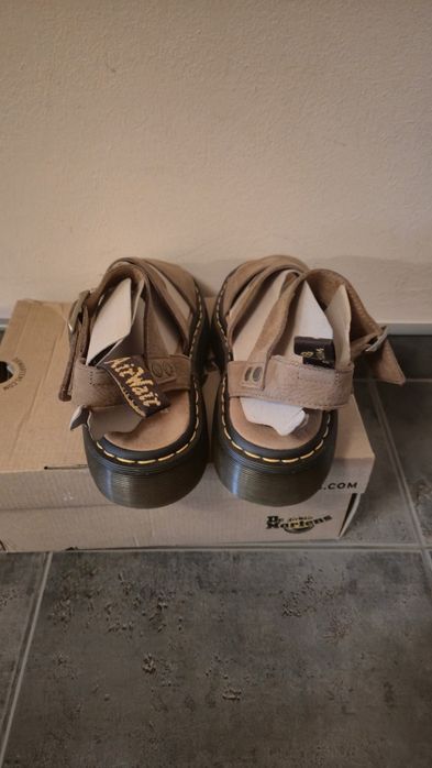 Sandale Dr. Martens Gryphon nubuc maro – marimea 39