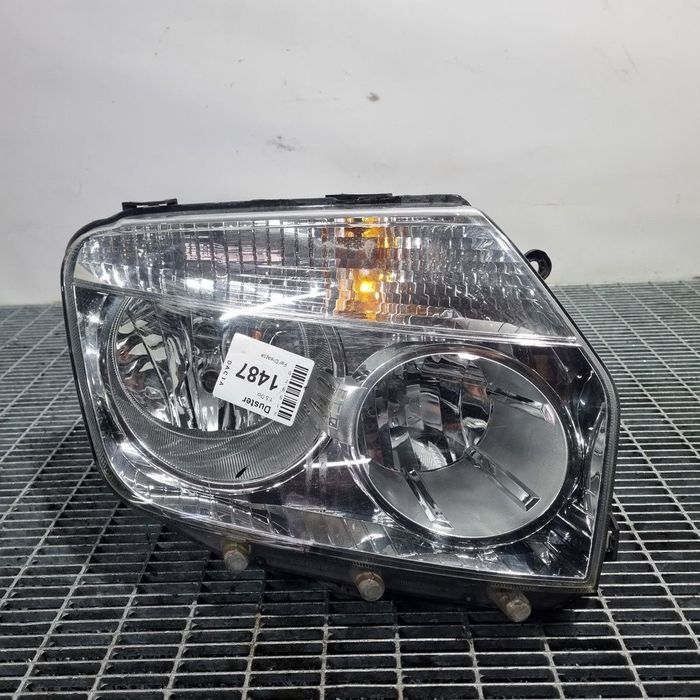 Far Dreapta Dacia Duster 2010 - 2013 SUV 4 Usi (1487) Fara xenon