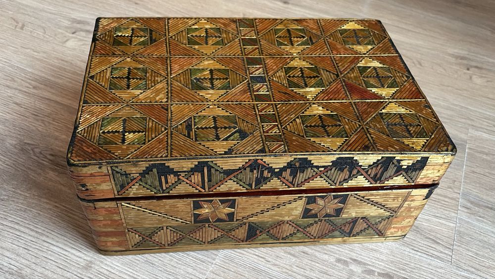 Старинна дървена кутия ръчна изработка антика