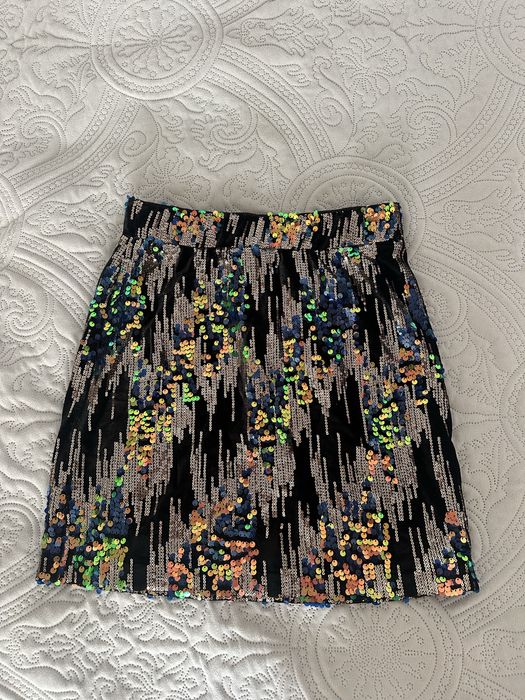 Цветна пайетена пола